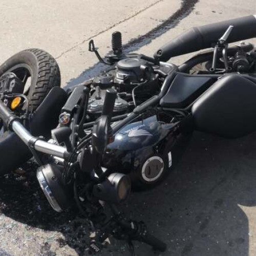 Accident rutier în Timișoara: motociclist și pasageră răniți