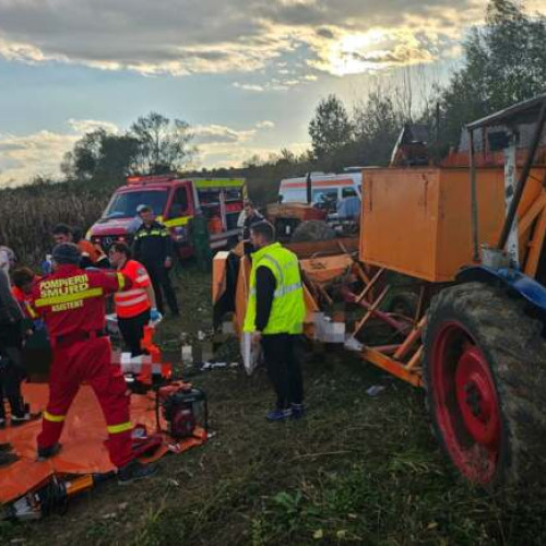 Pompierii lugojeni salvează un bărbat blocat într-un utilaj agricol