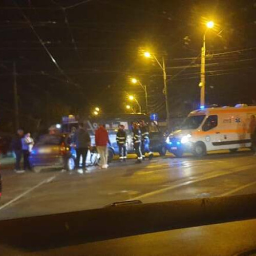 Accident rutier în Timiș: un microbuz a intrat în coliziune cu două autoturisme