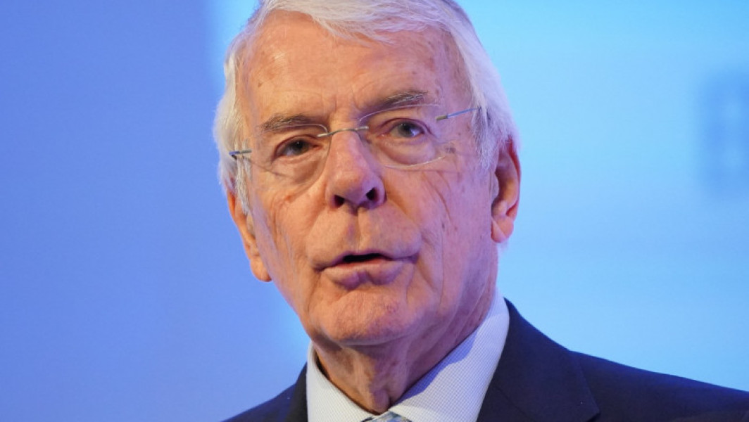 Avertismentul lui John Major: Democrația în pericol din cauza politicii americane