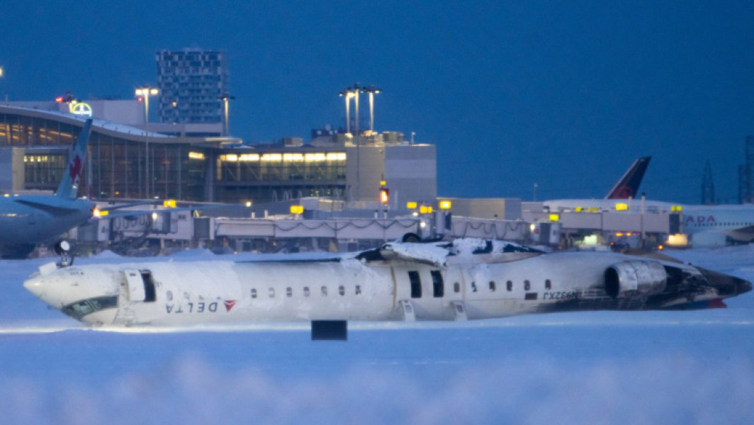 Accident aviatic la Toronto: Un avion Delta s-a răsturnat, dar toți pasagerii au supraviețuit