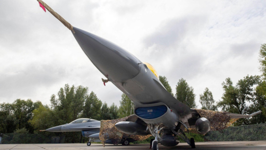 Olanda va continua livrările de avioane F-16 pentru Ucraina