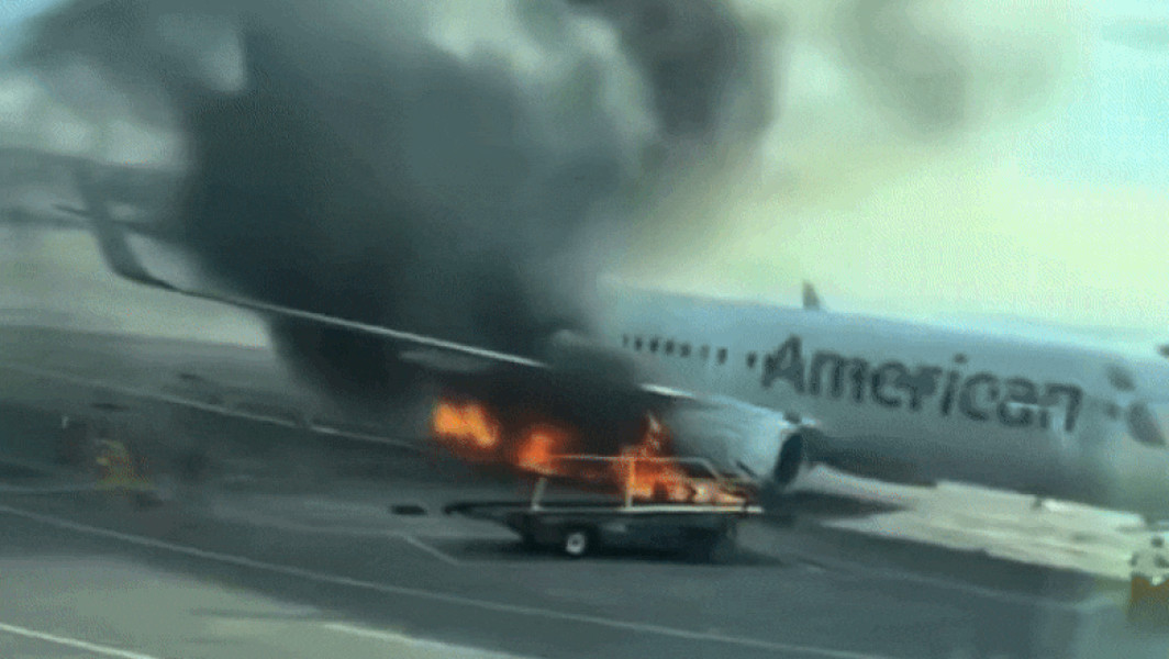 Incendiu la un avion American Airlines pe Aeroportul Internațional din Denver