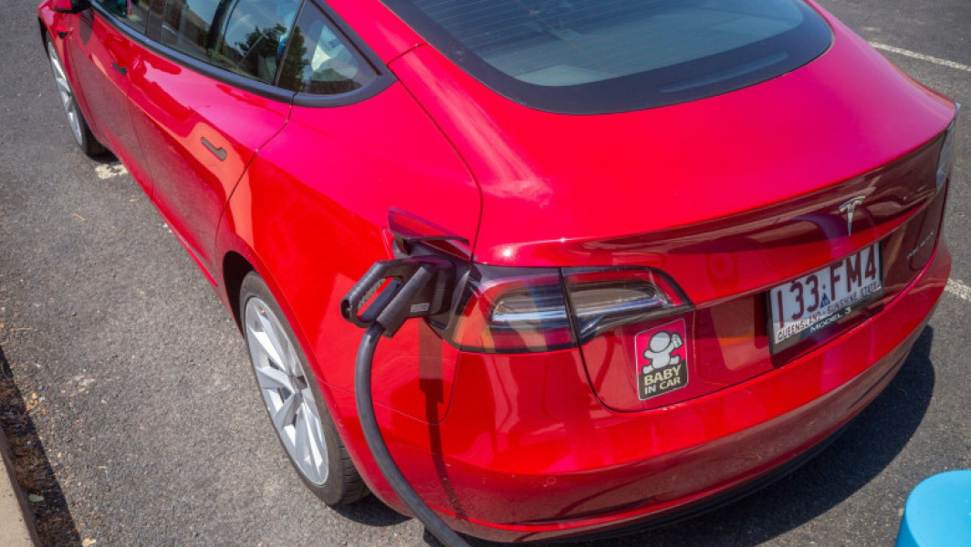 Toronto încetează stimulentele pentru taxiurile Tesla