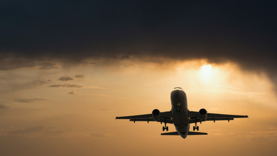 Avion Eurowings deviat din cauza vremii severe