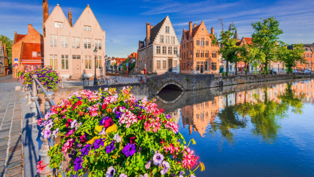 Autoritățile din Bruges cer turiștilor să nu mai fure pietre de pavaj