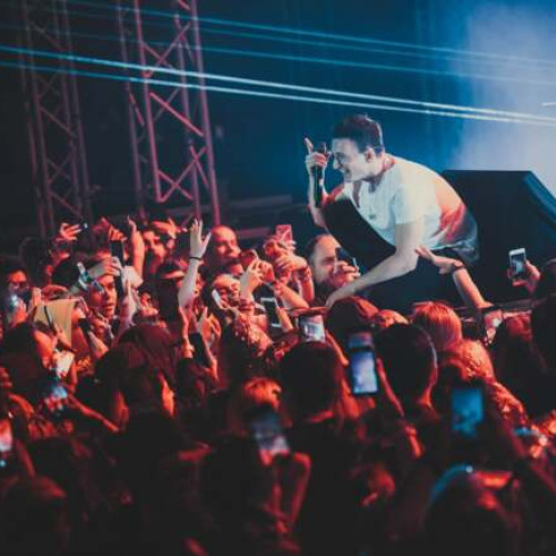evenimente colorate pentru iubitorii de muzică populară și evenimente culturale în Dumbrăvița