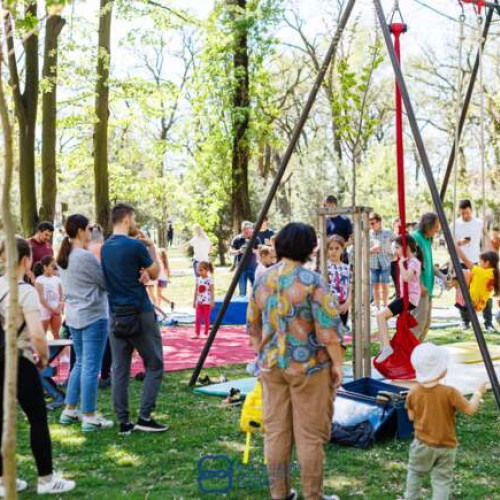 Parcul Pădurice devine, sâmbătă, locul unui eveniment dedicat oamenilor și poveștilor care unesc comunitățile, citează tion.ro. Potrivit organizatorilor, „Povești din vecini” aduce oamenii împreună pentru o zi plină de activități pentru toate vârstele, de la copii până la seniori.