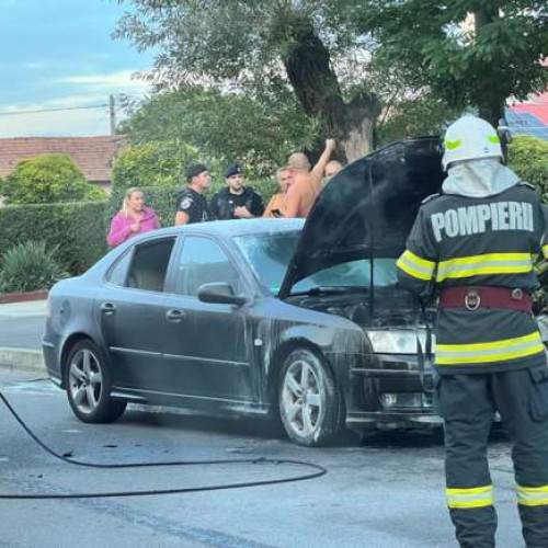 Mașină a luat foc la ieșirea din Utvin spre Sâmihaiu Român