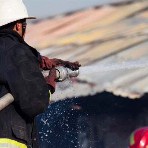UPDATE. Incendiu devastator la Lugoj. Un bărbat a murit în focul care i-a mistuit locuința