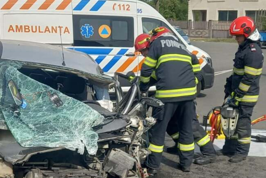Accident în Biled: un șofer a murit, pasagerii autobuzului sunt în siguranță