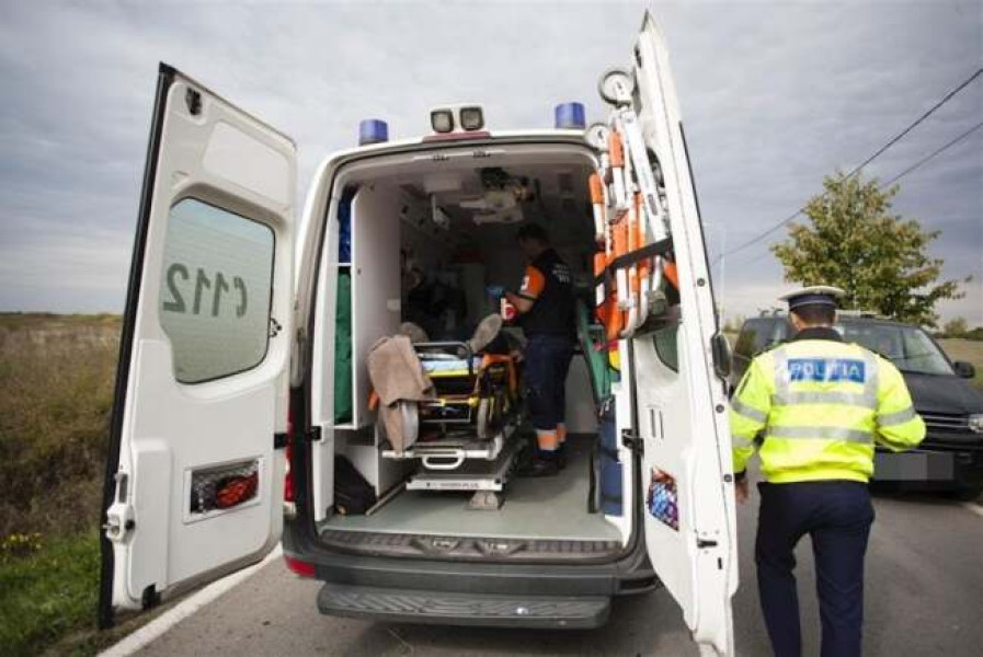 Un bărbat de 76 de ani rănit într-un accident pe DN6, la Remetea Mare