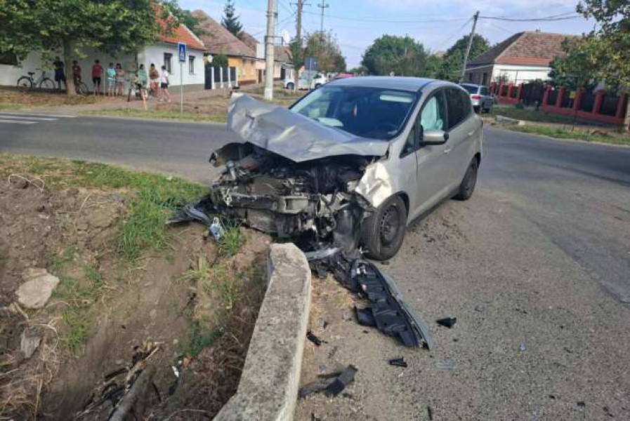 Accident rutier la Sânnicolau Mare: rănită o femeie