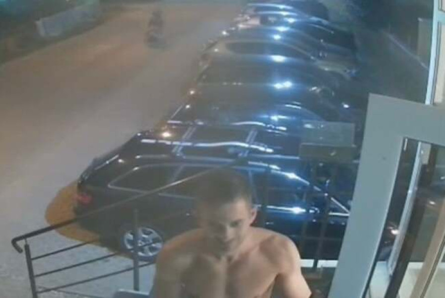 Bărbat drogat pătrunde prin efracție în apartamentul unei tinere din Timișoara