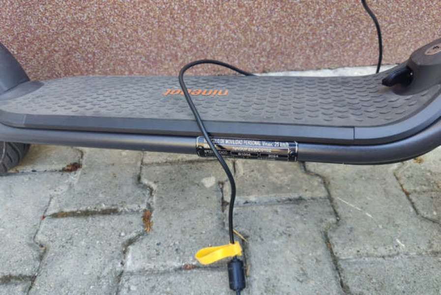 Trotinetă electrică furată în zona Bogdăneștilor, proprietarul cere ajutorul
