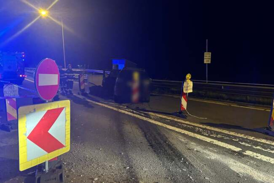Bărbat pierde controlul mașinii la ieșirea de pe autostradă, rănind un copil de 4 ani