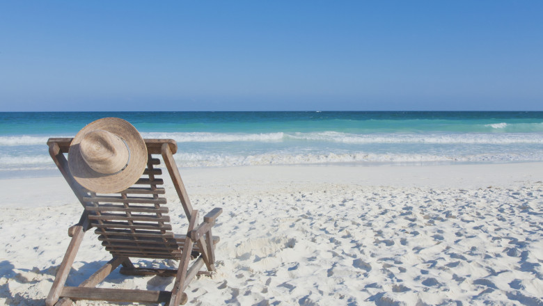 De la vara anului 2026, vor exista plaje publice fără șezlonguri și beach-baruri pe litoral