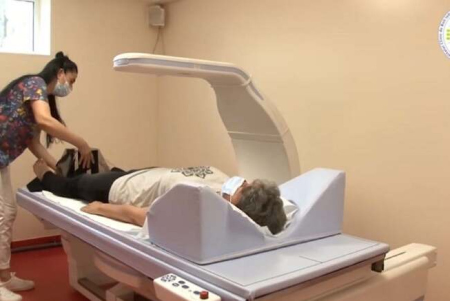 Osteoporoza afectează o treime dintre femeile peste 50 de ani, avertizează medicii