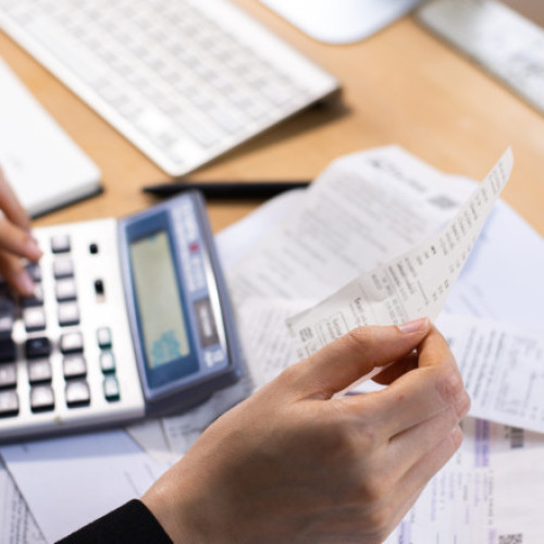 Poprirea salariilor: condiții și proceduri pentru executarea silită a datoriilor