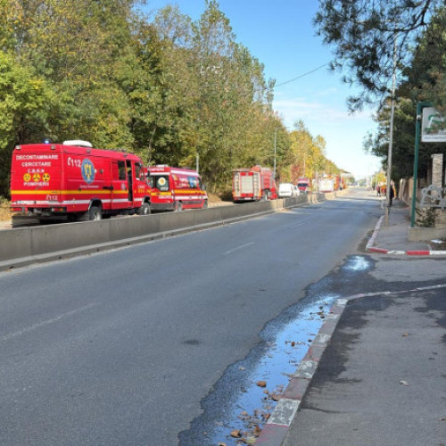 Două mașini au luat foc pe bulevardul Pipera din Voluntari, 40 de persoane evacuate