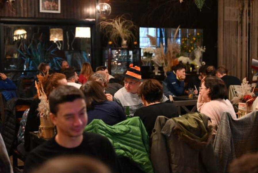 Seri tematice de quiz la Vineri 15, muzică luni și Halloween marți