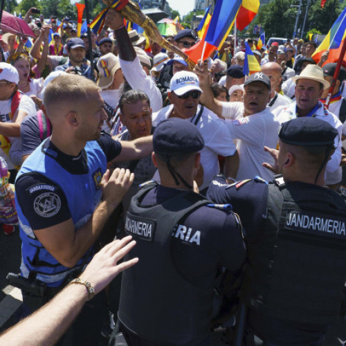 Avocat trimis în judecată pentru că a lovit o jandarmă la protestul din iulie