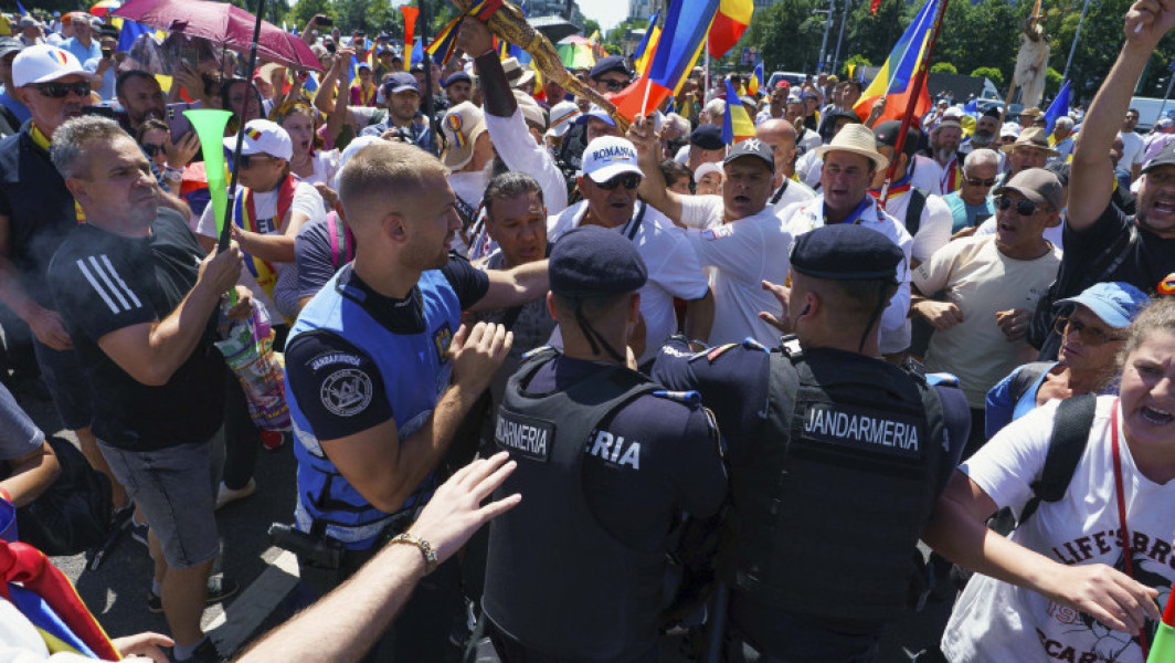 Avocat trimis în judecată pentru că a lovit o jandarmă la protestul din iulie