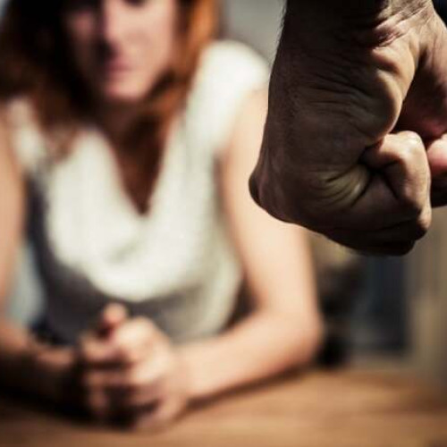 Tânără agresată de fostul iubit în Timișoara: poliția intervine