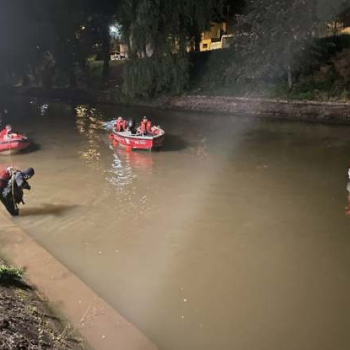 Persoana căzută în Bega este căutată de pompieri în Timișoara - UPDATE