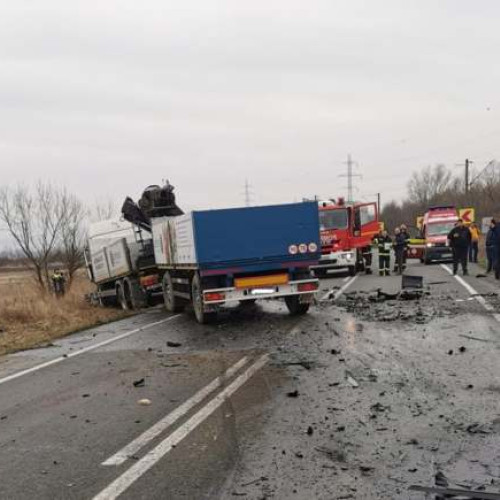 Accident rutier mortal pe DN66 - Șofer decedat după coliziune frontală cu o autoutilitară în localitatea Batiz, județul Hunedoara.