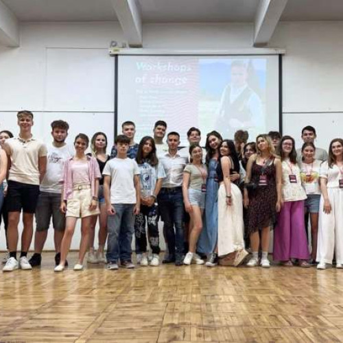 Ateliere de public speaking, artă și actorie dedicate tinerilor din Banat se vor desfășura în cadrul proiectului Spații Noi. Se caută voluntari pentru cea de-a doua ediție!