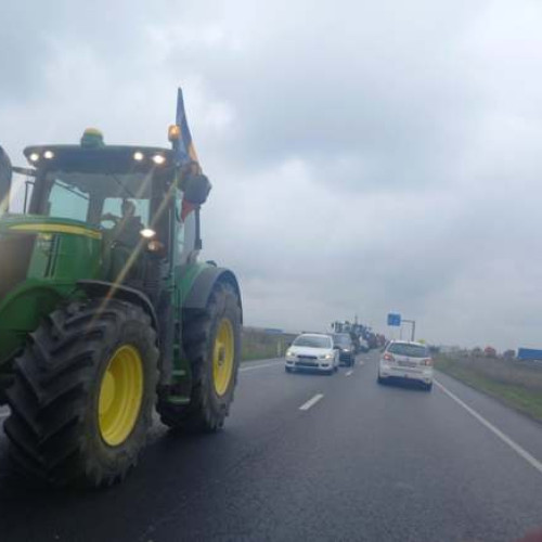 Accident într-o localitate din Timiș: Tractor și microbuz implicate, o femeie la spital