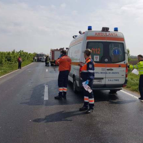 Accident rutier grav în Timiș: Șoferiță la spital după impactul cu o autoutilitară