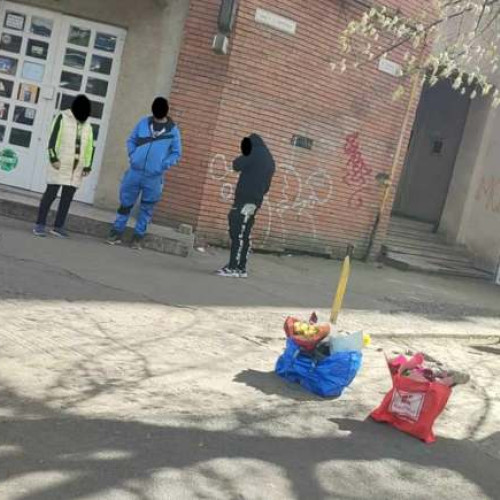 Comercianți ambulanți de flori, amendați și lăsați fără marfă de Poliția Locală Timișoara